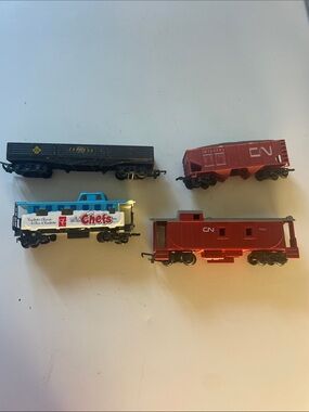 HO Scale Trains - Set of 4